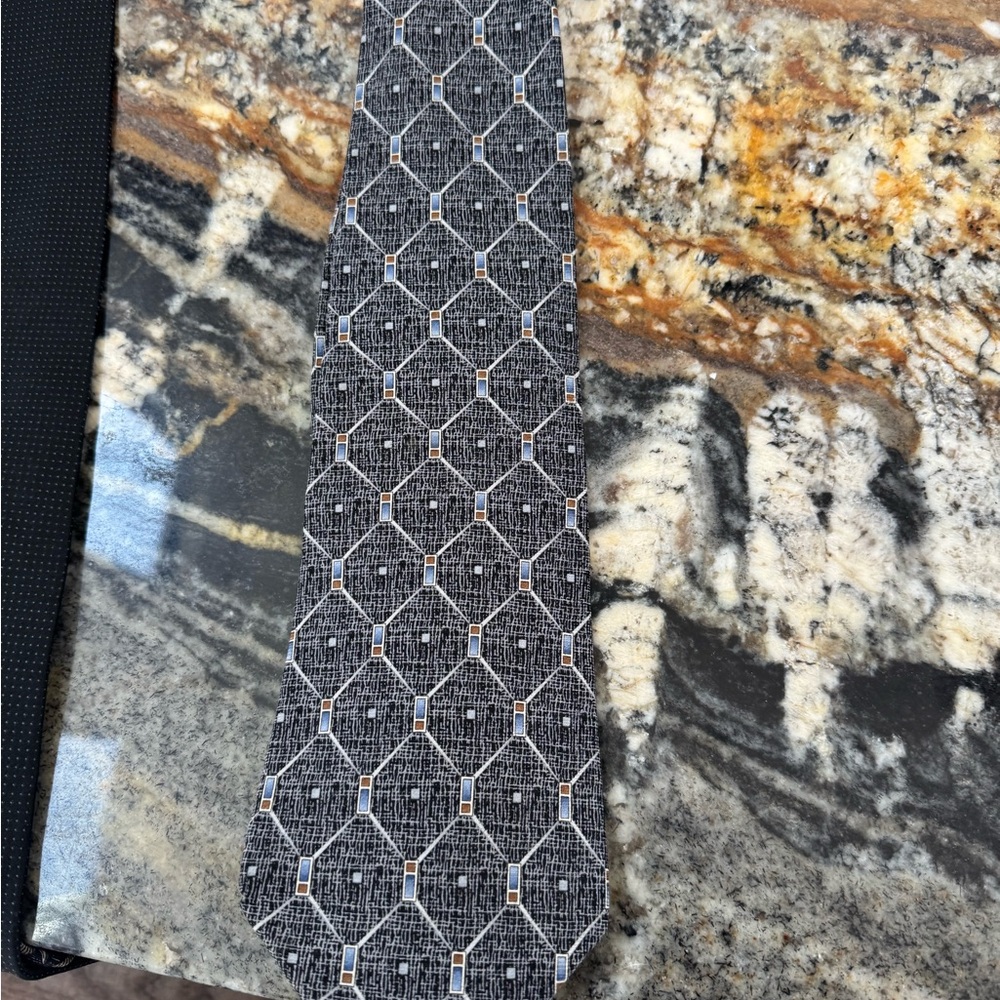 Elegant Gray Geometric Patterned Tie